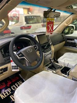 تۆیۆتا لاند کروزەر